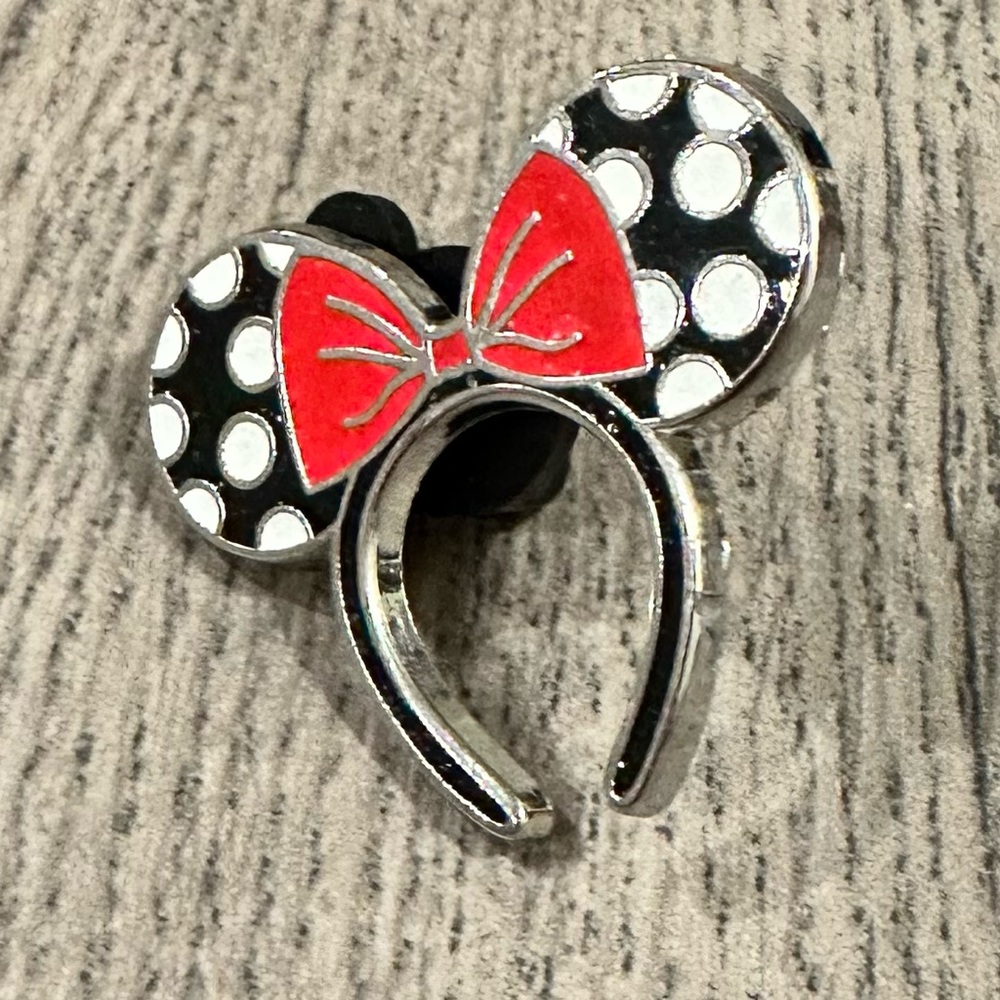 Minnie Mouse’s Ear Headband Pin
